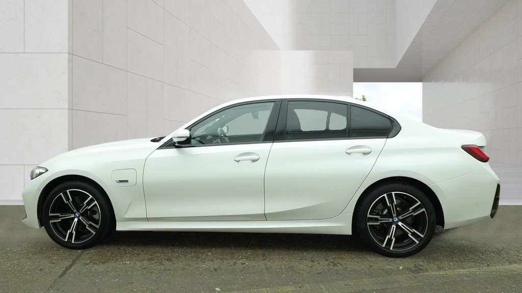 BMW 3 Series — photo 3