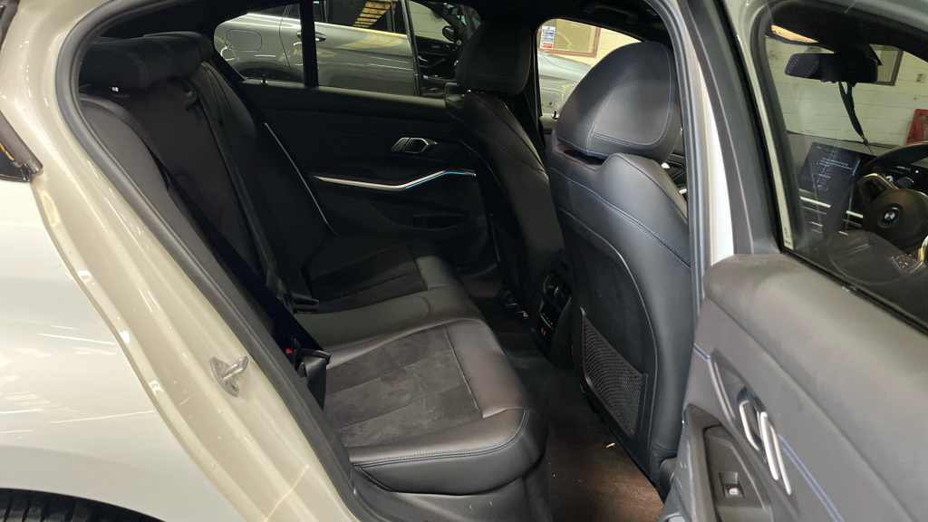 BMW 3 Series — photo 12